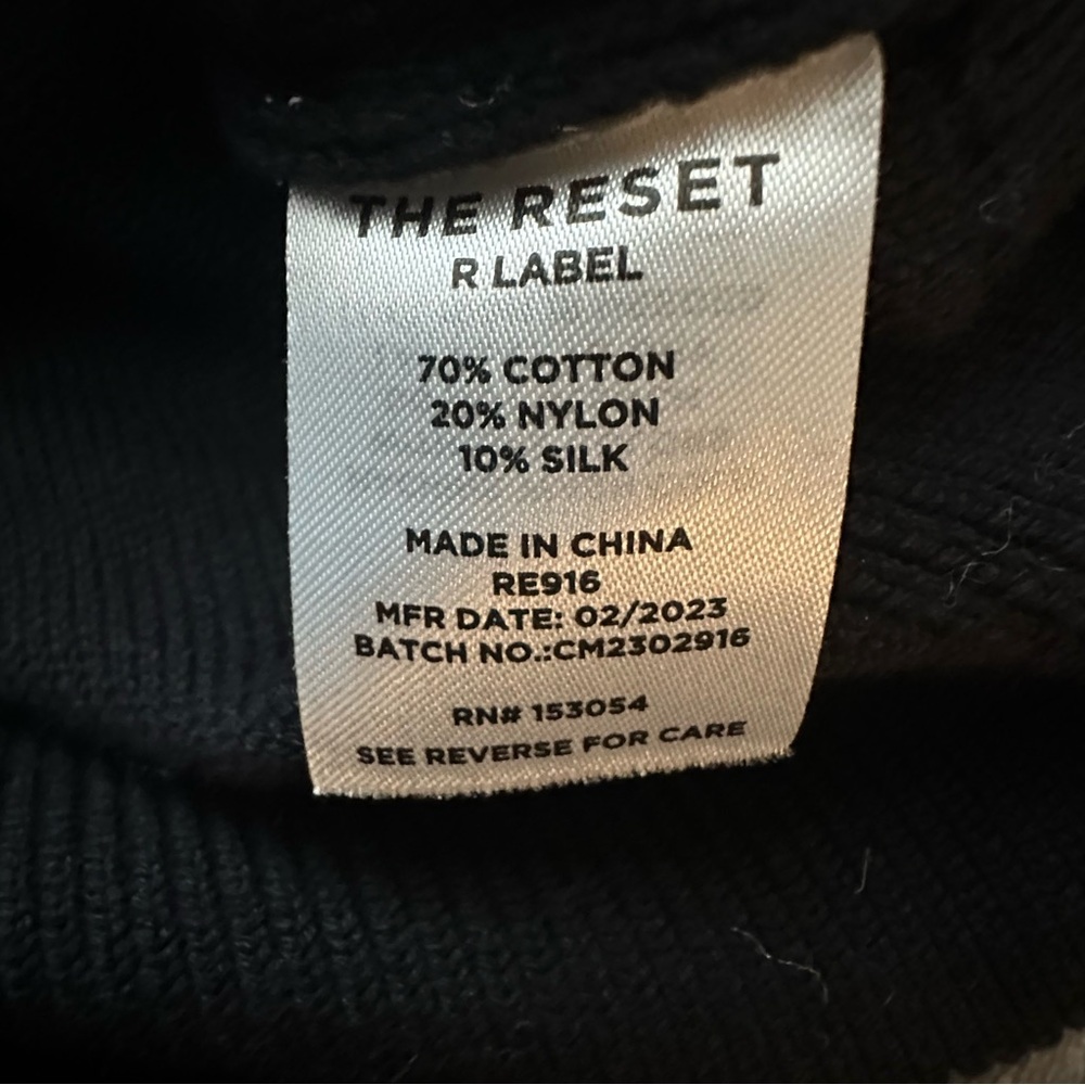 The Reset R Label V neck Sweater - Picture 5 of 7